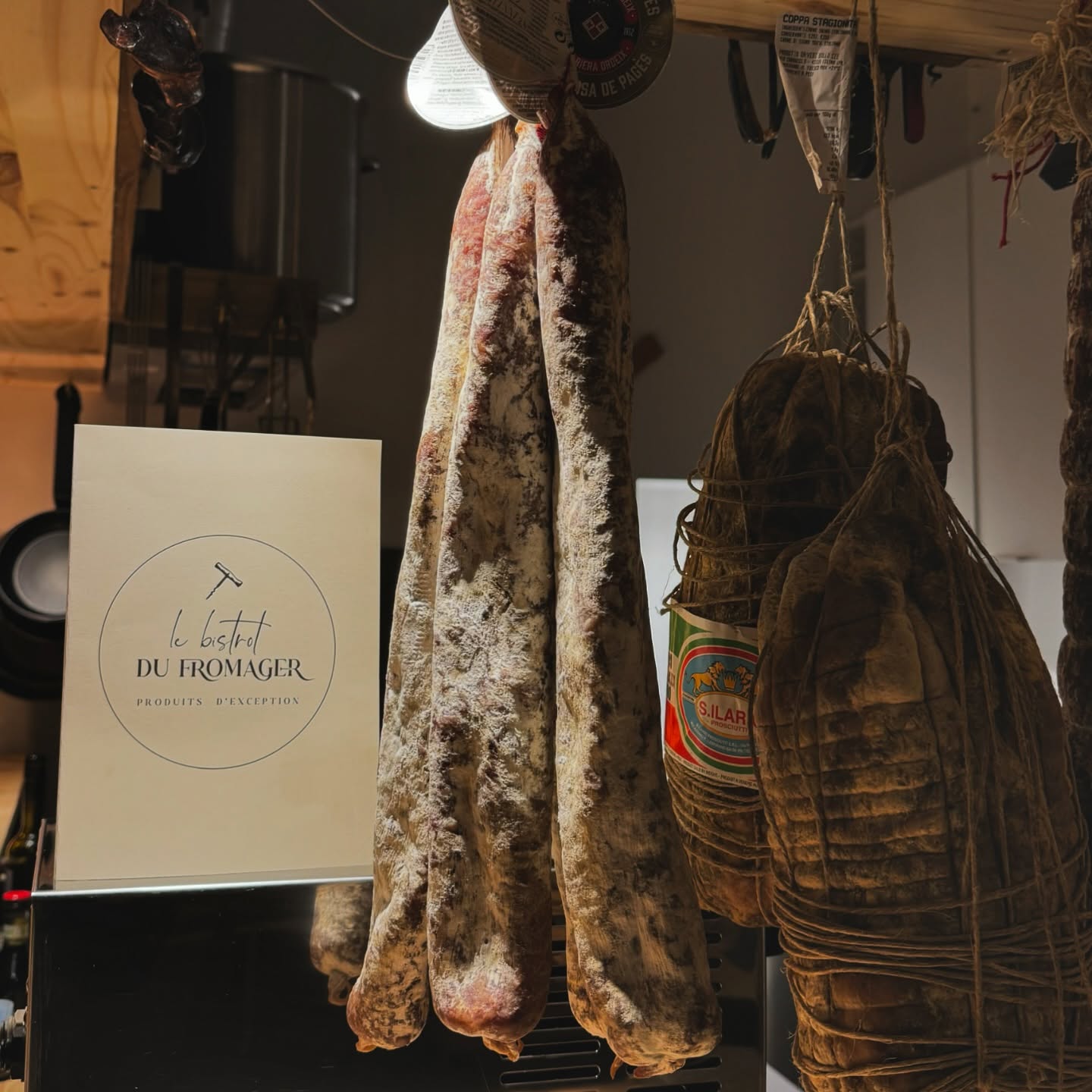 Charcuterie affinée suspendue