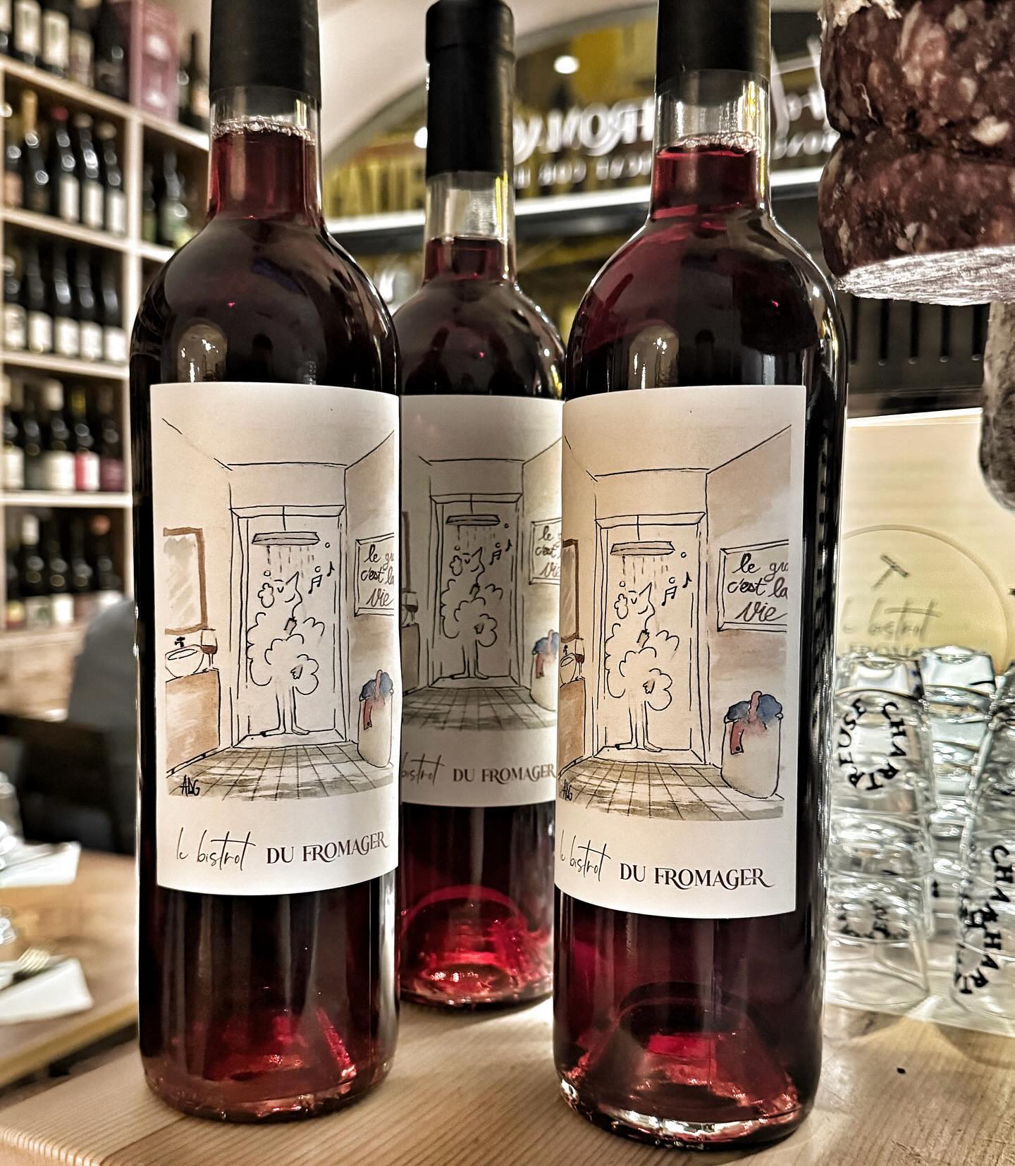 Cuvées maison du Bistrot du Fromager, étiquettes dessinées à la main