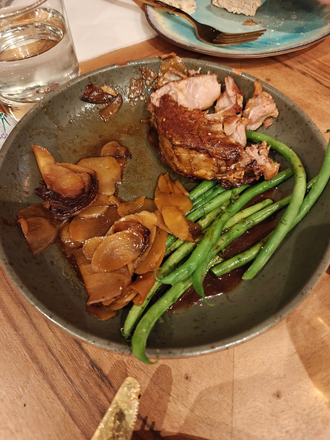 Viande et légumes du marché, plat du jour